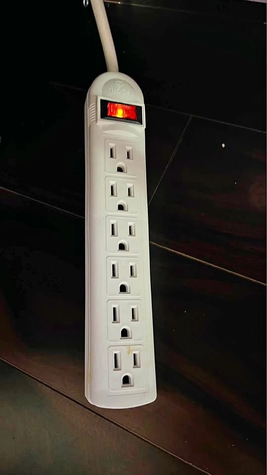 Globe 6-Outlet Power Strip