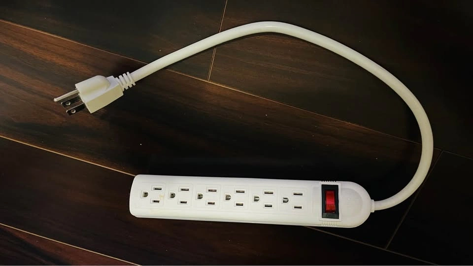Globe 6-Outlet Power Strip - photo 3