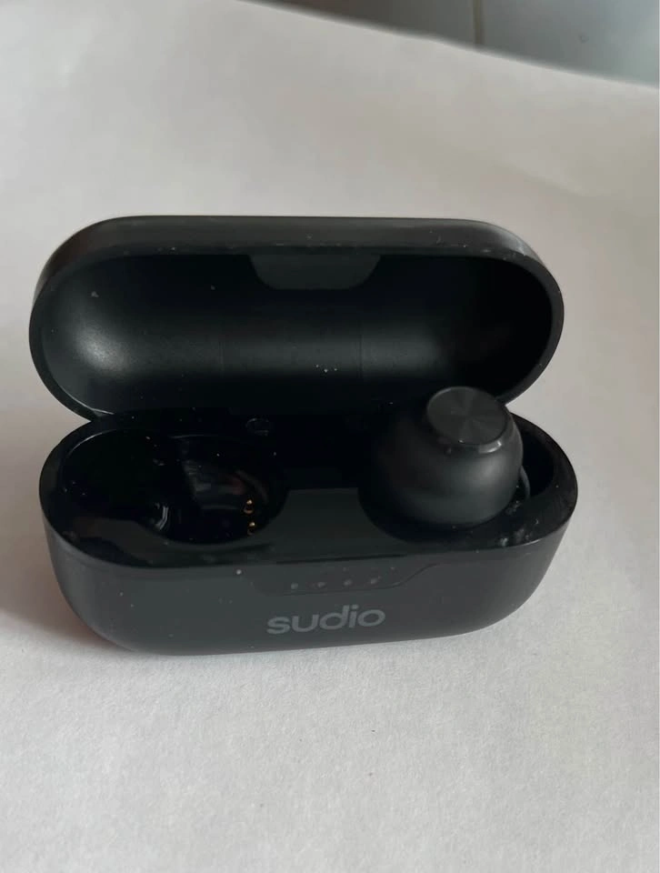Sudio T3 Charging Case – Excellent Condition - photo 4