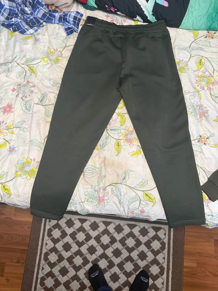 PUMA Hoodie + Legend Joggers Set – Men’s Large - photo 4