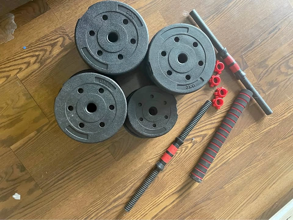 Adjustable Dumbbell Set with Weight Plates – Great Condition 💪