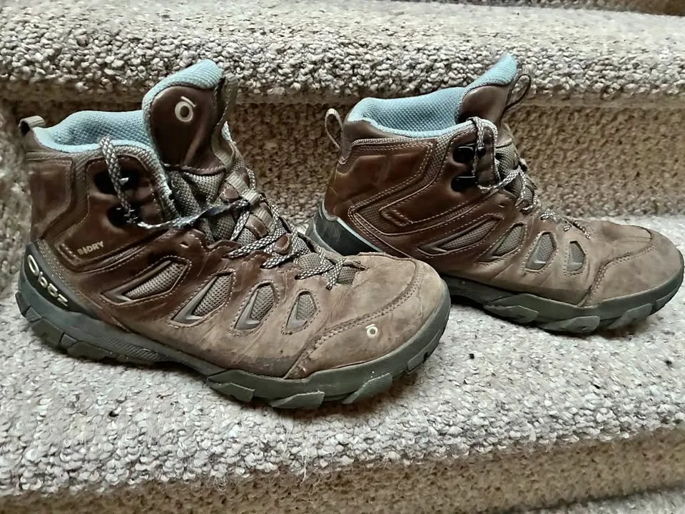 Women’s 10 wide hiking shoes