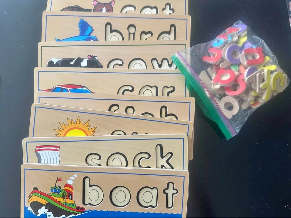 Melissa & Doug See & Spell Wooden Toy