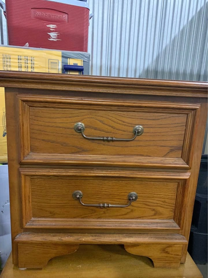 Bassett Wood 2-drawer Nightstand