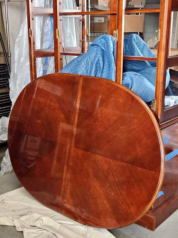 Quality Dining Room Table w/6 Chairs and China Cabinet, Buffet