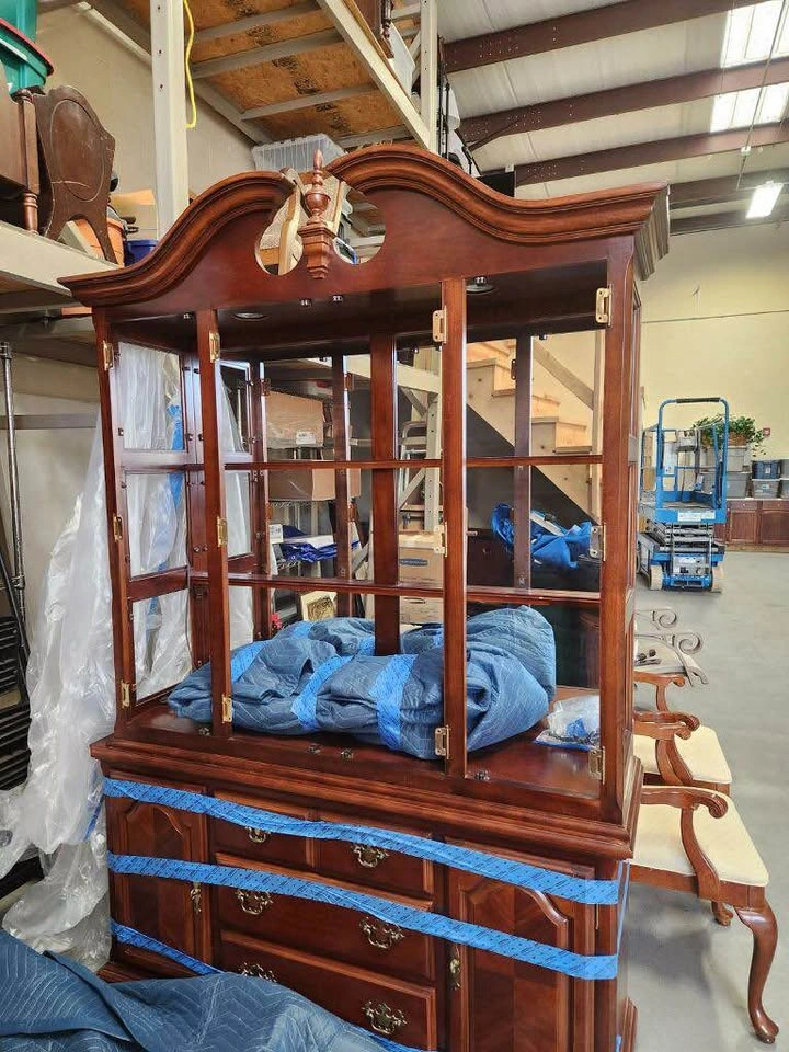 Quality Dining Room Table w/6 Chairs and China Cabinet, Buffet - photo 2