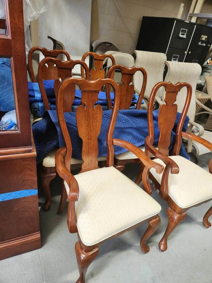 Quality Dining Room Table w/6 Chairs and China Cabinet, Buffet - photo 3