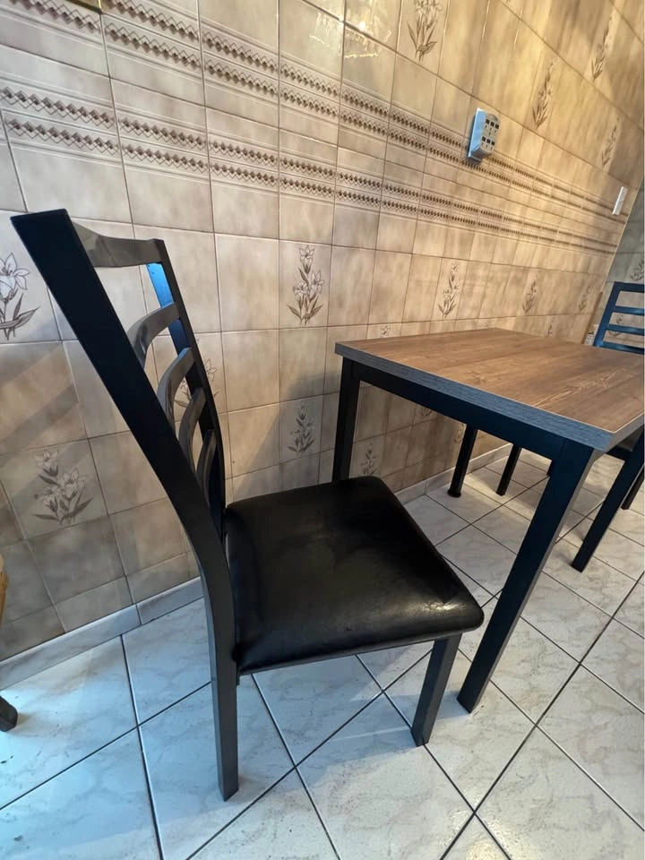 Kitchen table with 2 chairs - photo 3
