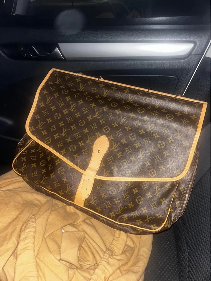 Louis Vuitton Sac Chasse Hunting Bag - photo 3