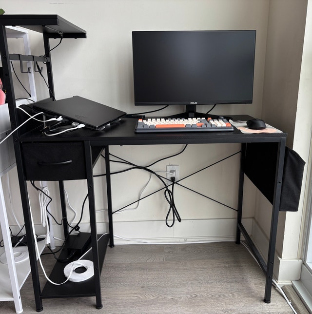 BEXEVUE Gaming Desk (Black) - Like New - photo 4