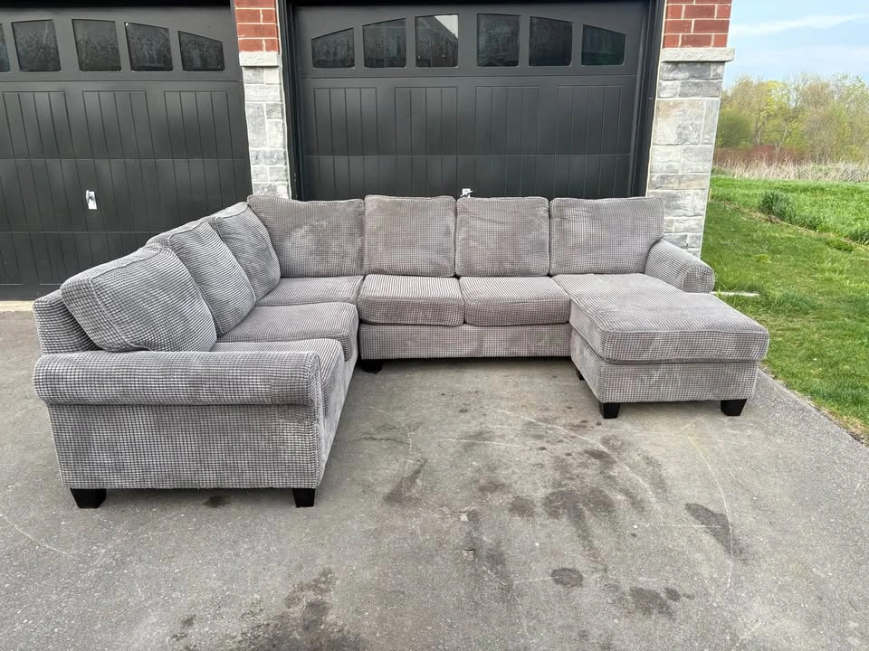 Grey U-Shaped Sectional Sofa w/ Reversible Chaise - Great Condit - photo 2