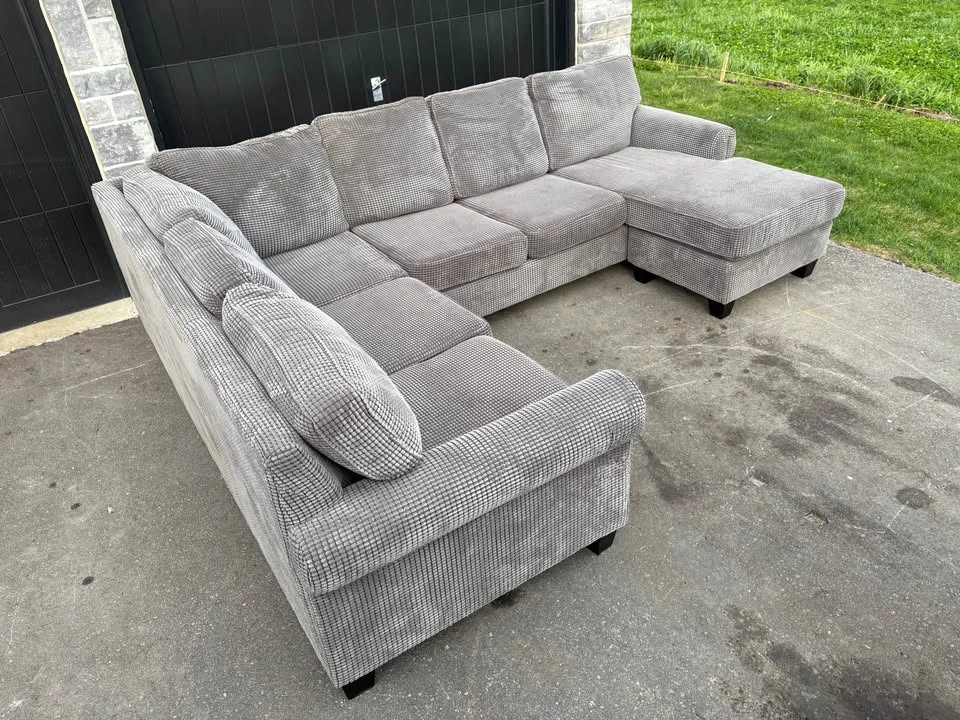 Grey U-Shaped Sectional Sofa w/ Reversible Chaise - Great Condit - photo 3