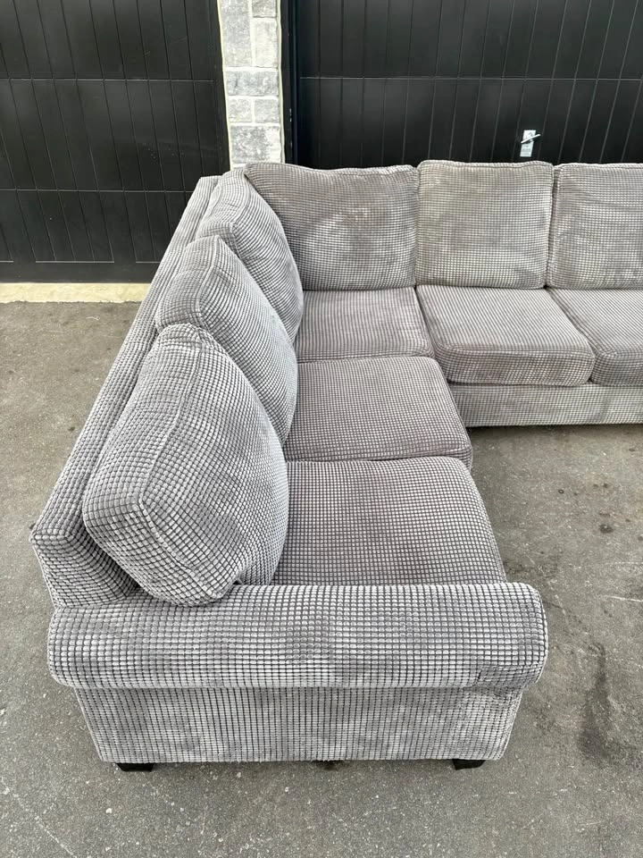 Grey U-Shaped Sectional Sofa w/ Reversible Chaise - Great Condit - photo 4