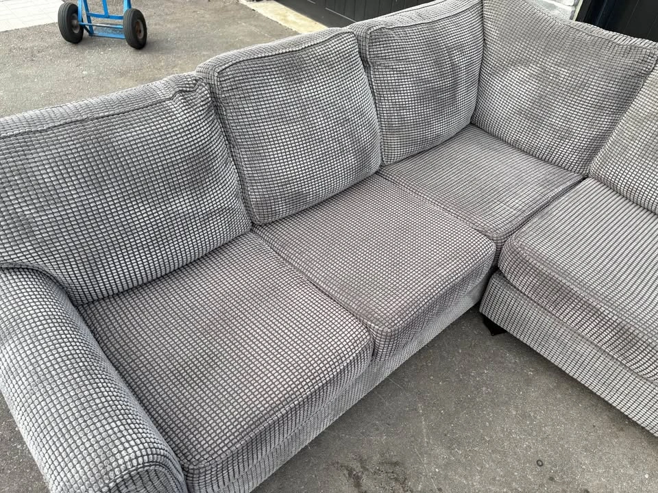 Grey U-Shaped Sectional Sofa w/ Reversible Chaise - Great Condit - photo 5