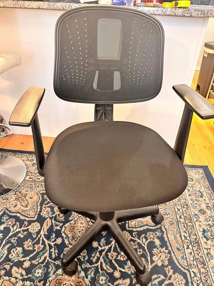 Black Desk Chair