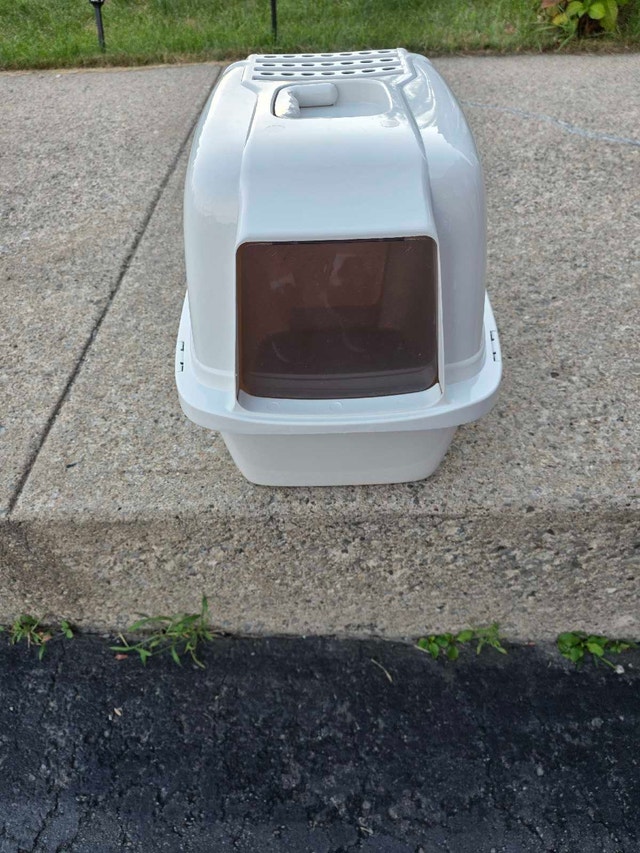 Cat Litter Pan with Odor Door