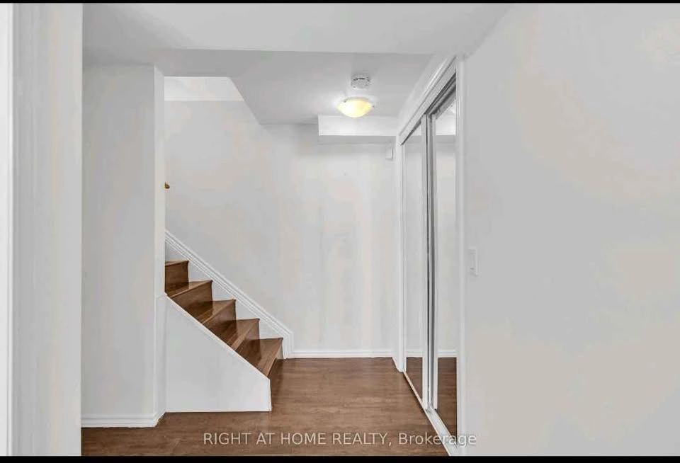 Bright Studio Walkout Basement – Near Sunrise Plaza, Kitchener - photo 2