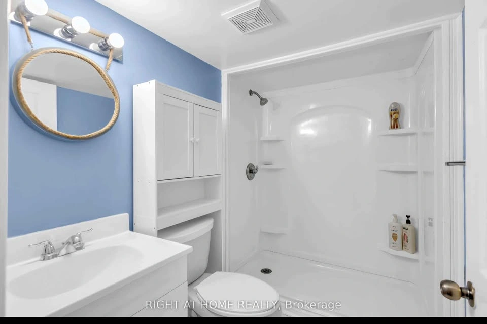 Bright Studio Walkout Basement – Near Sunrise Plaza, Kitchener - photo 4