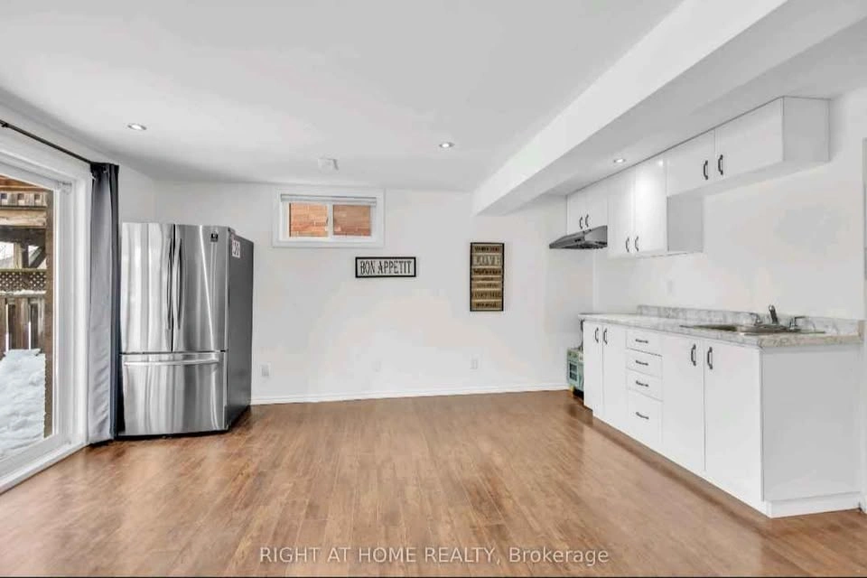 Bright Studio Walkout Basement – Near Sunrise Plaza, Kitchener - photo 5
