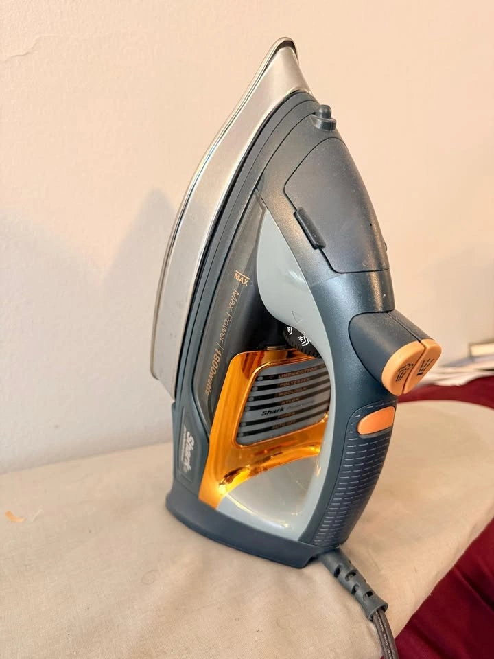 Shark Ultimate Professional Iron & Iron Board - photo 2