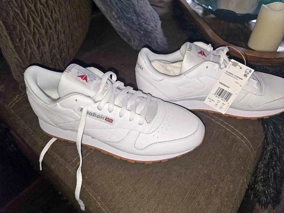 Men's size 11.5 Reebok Classic runners NEWWW