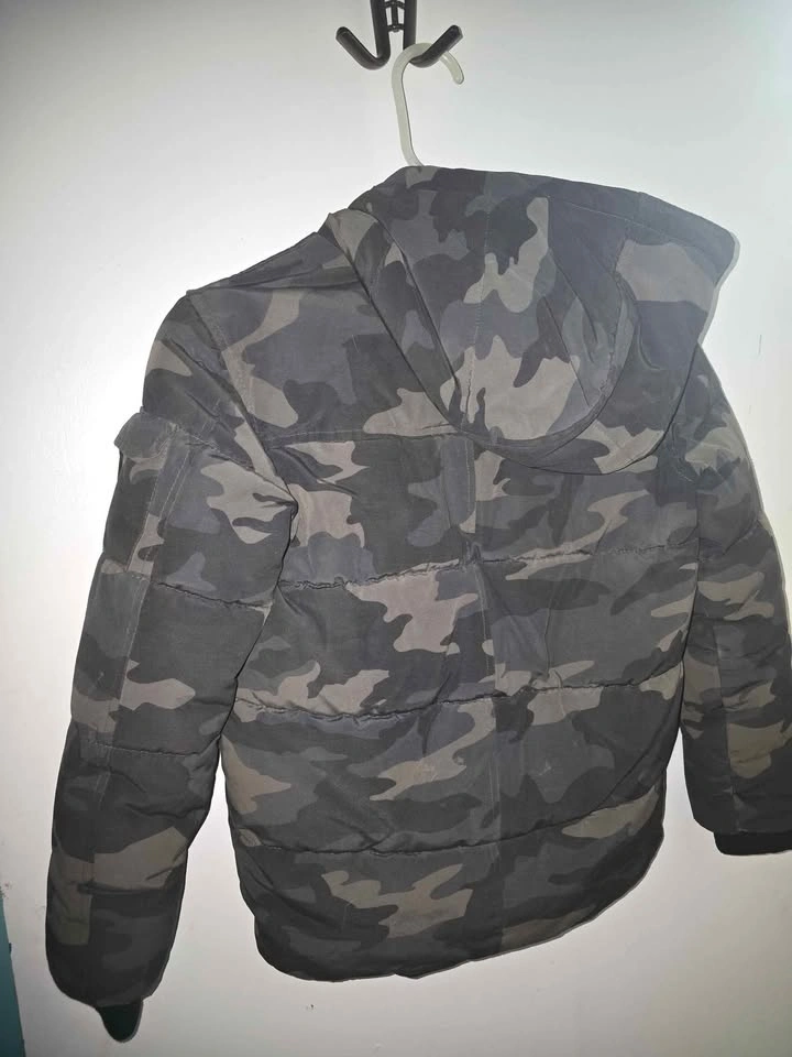 Boys Size 5/6 Really Warm Winter Coat - photo 2