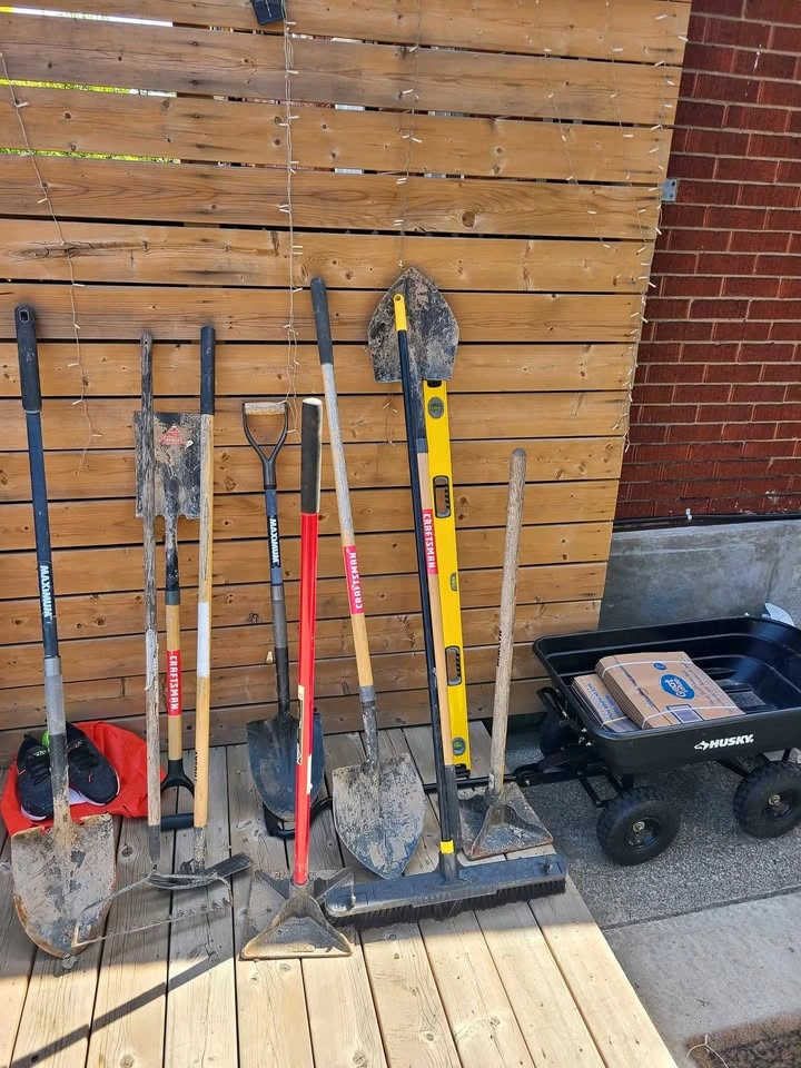 🇨🇦 Backyard/Frontyard Gardening & Landscaping Help