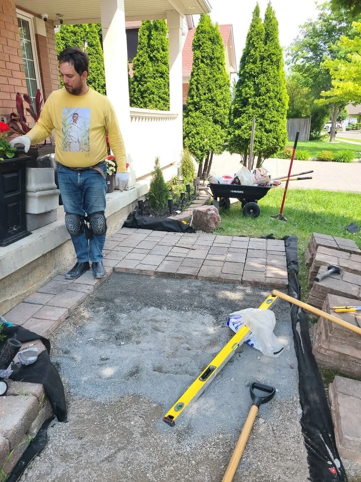 🇨🇦 Backyard/Frontyard Gardening & Landscaping Help - photo 2