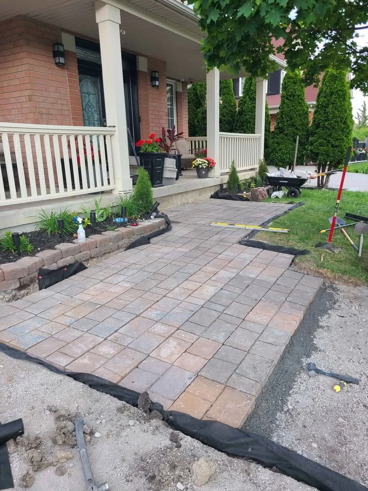 🇨🇦 Backyard/Frontyard Gardening & Landscaping Help - photo 3