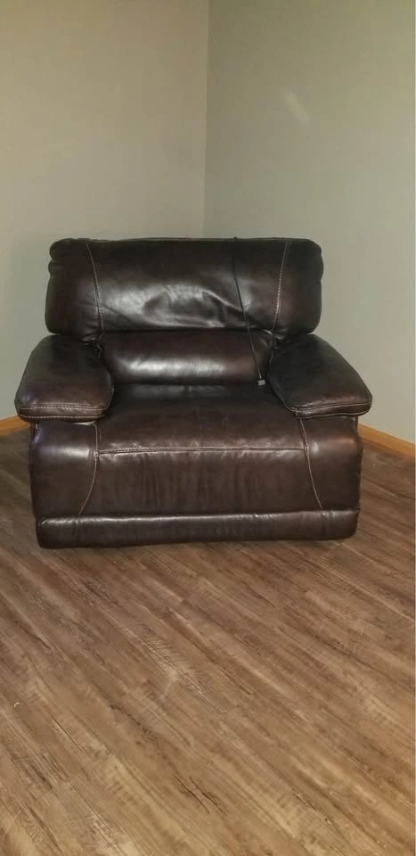 Flexsteel Leather Couches & Chair - photo 4