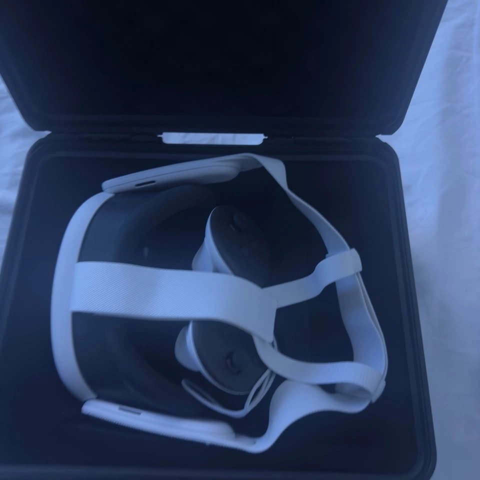 Meta Quest 3 512GB VR Headset - photo 3