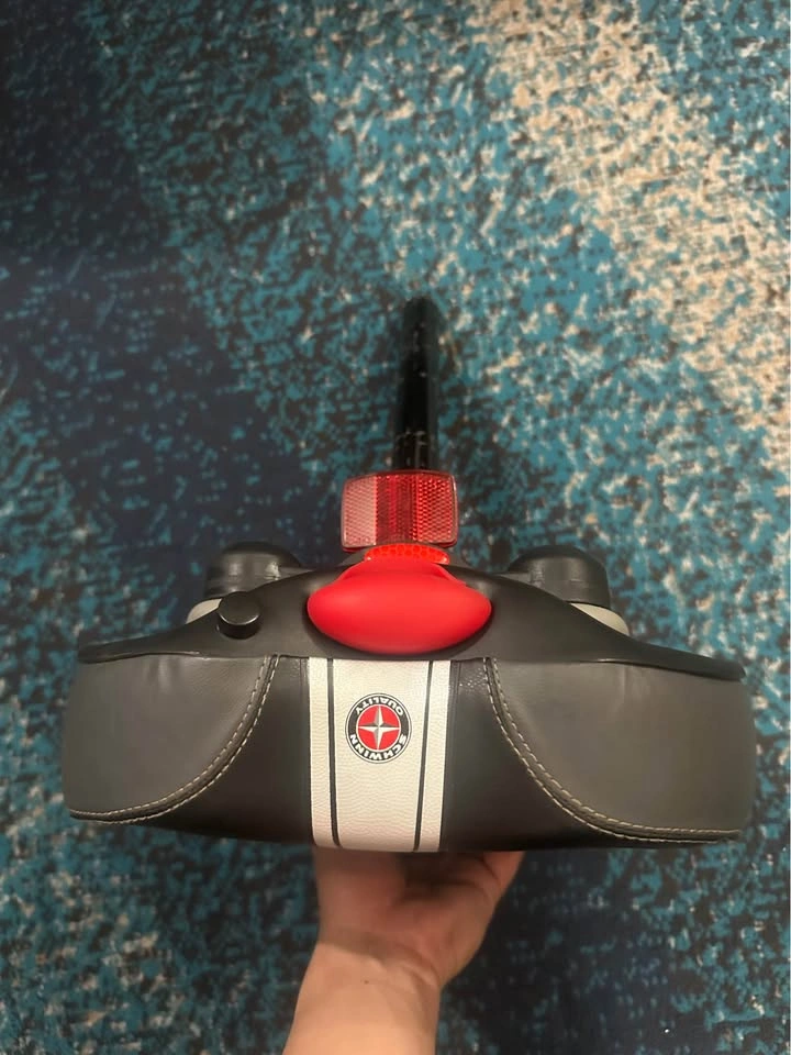 Bike Seat w/ Air Pump - photo 3