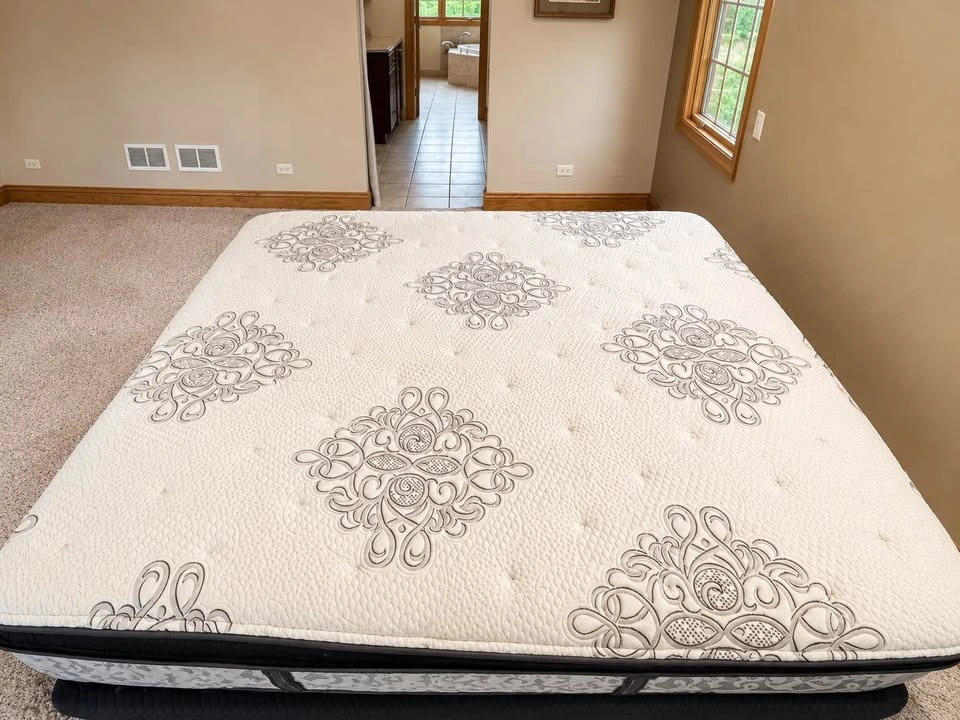 Beautyrest Legend Bradford Plush King Mattress Set w/ Box Spring - photo 2