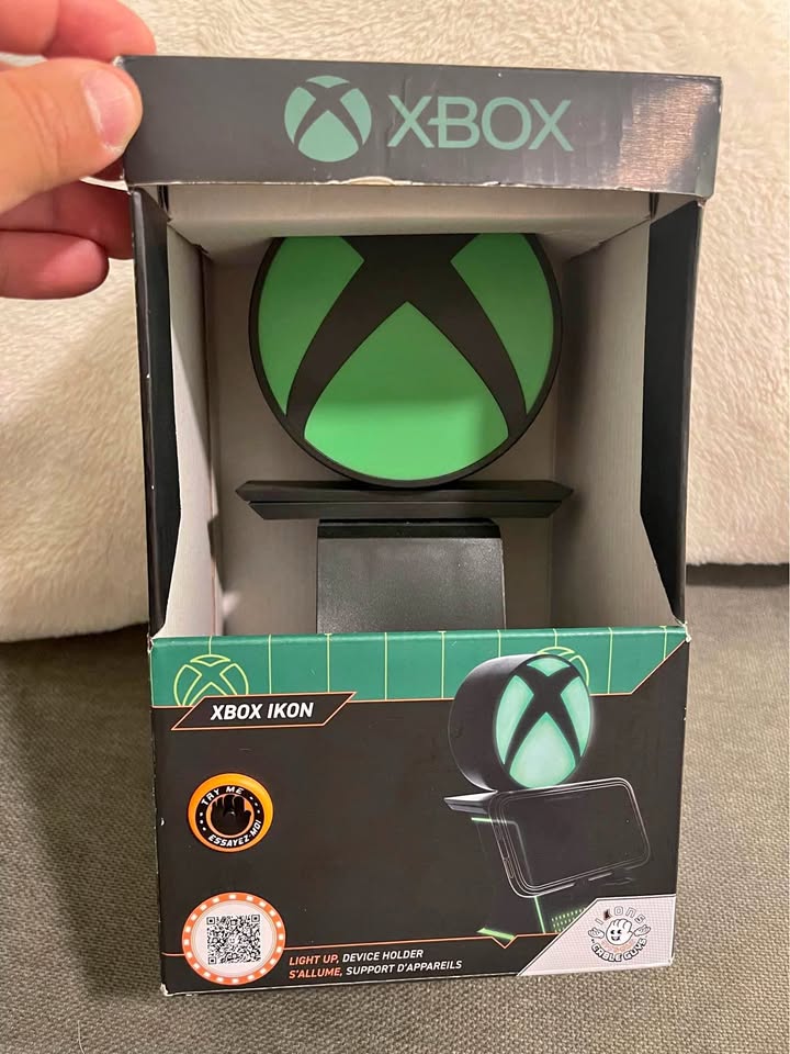 Xbox controller holder/charger