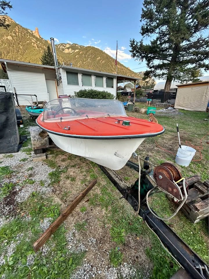 1960 Vintage Classic Fibreglass Boat - Restoration Project