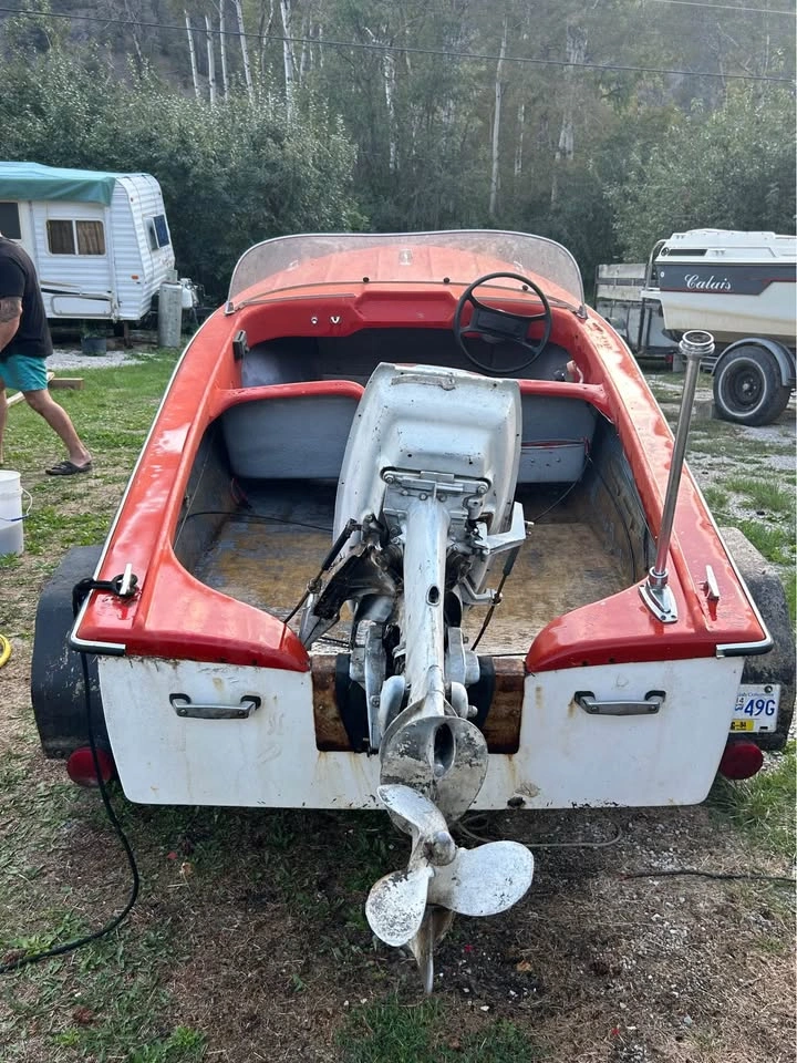1960 Vintage Classic Fibreglass Boat - Restoration Project - photo 3