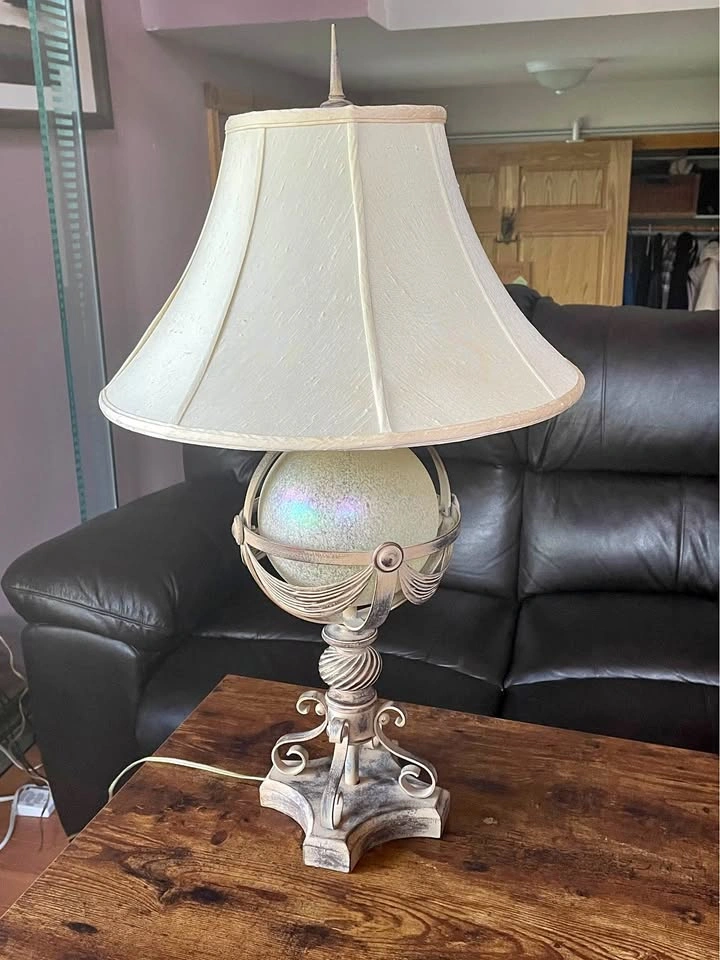 Beautiful Vintage Trilight Lamp with Iridescent Glass Ball