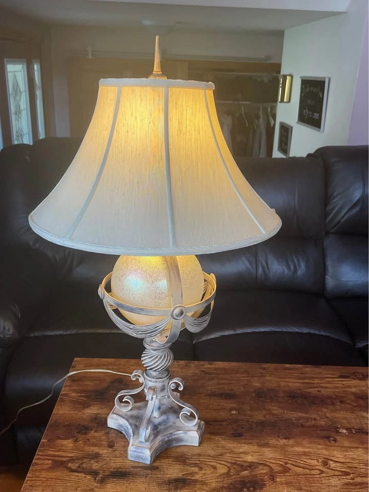 Beautiful Vintage Trilight Lamp with Iridescent Glass Ball - photo 3