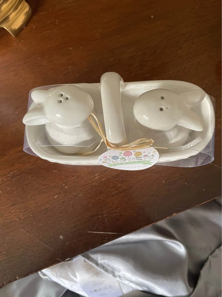 Bunny Boulevard Salt and Pepper Shakers - photo 2
