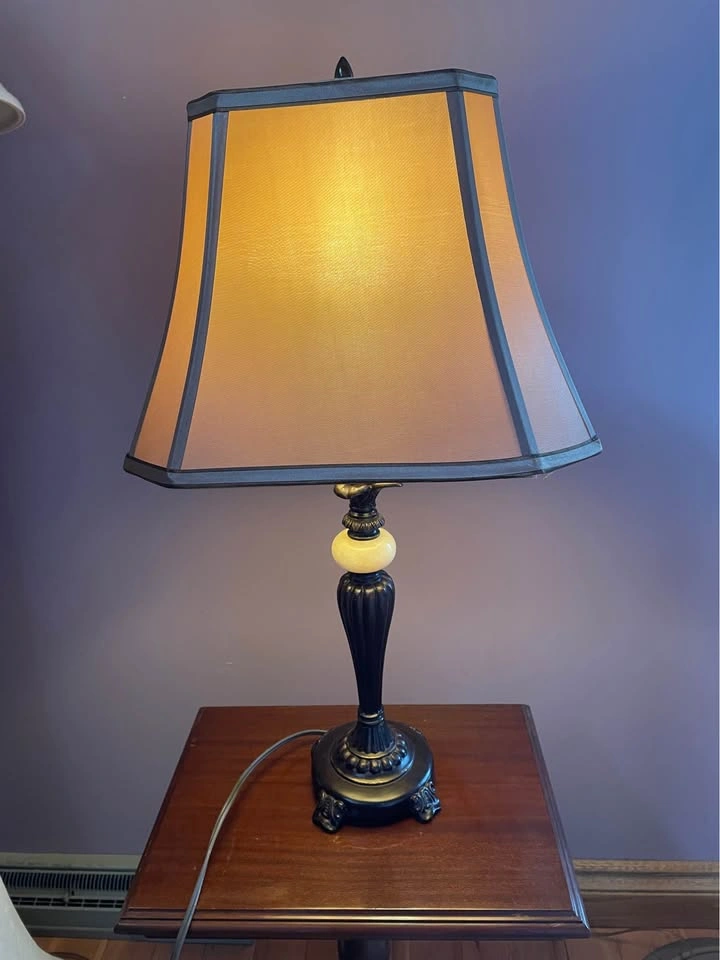 Beautiful Vintage Tri Light Lamp with marble accent - photo 2