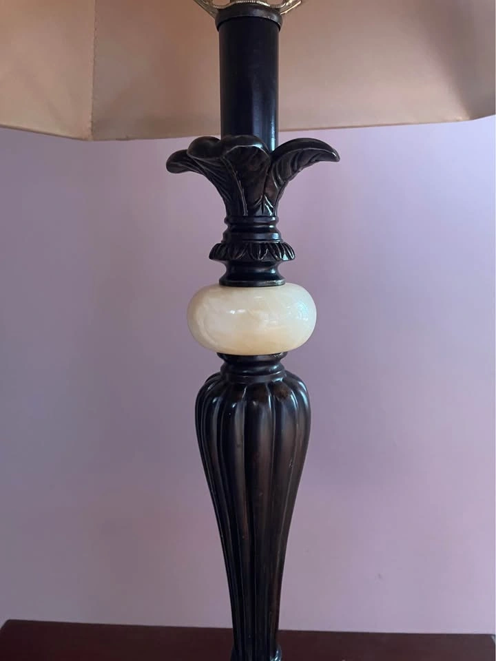 Beautiful Vintage Tri Light Lamp with marble accent - photo 3