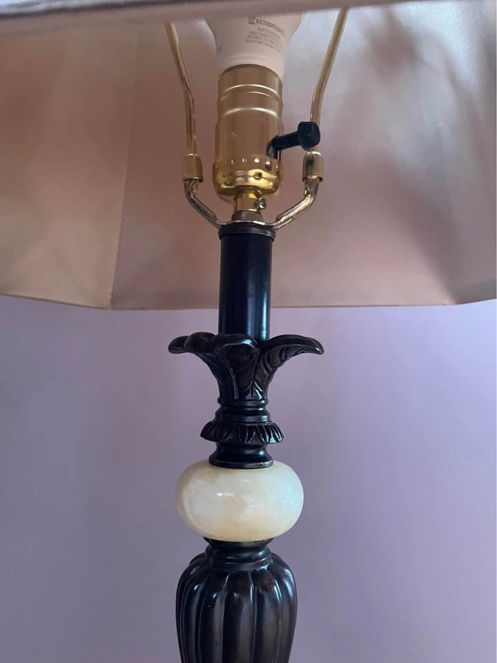 Beautiful Vintage Tri Light Lamp with marble accent - photo 4