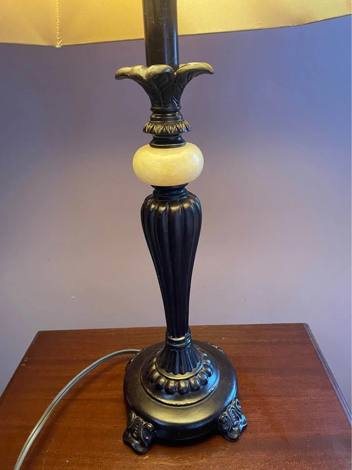Beautiful Vintage Tri Light Lamp with marble accent - photo 5