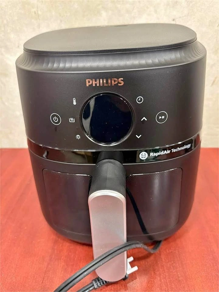 Open box New Philips 2000 Series Airfryer