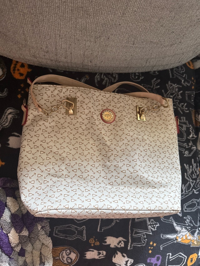 medium sized purse