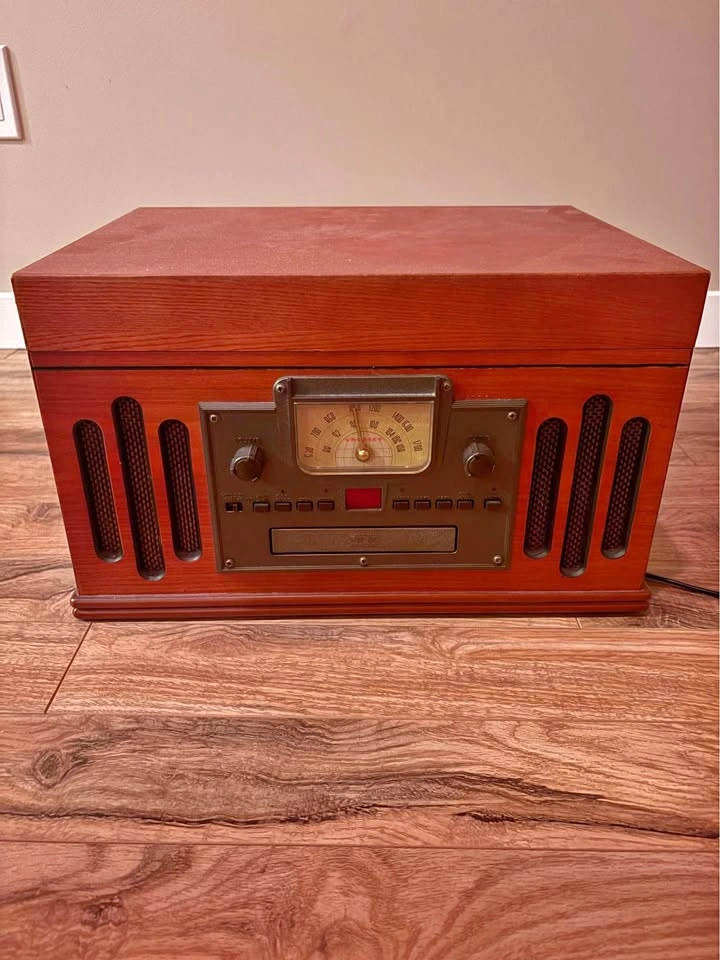 Old Fashioned Crosley Record Player