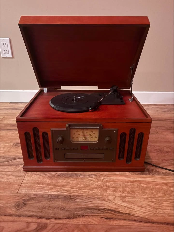 Old Fashioned Crosley Record Player - photo 2