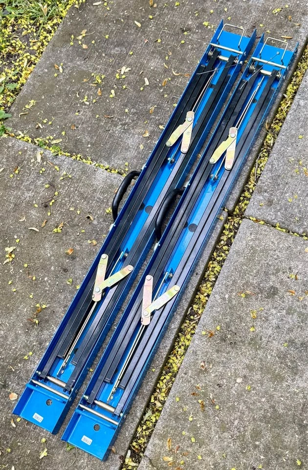 Mastercraft Folding Metal Sawhorses (Pair) - Like New - photo 3