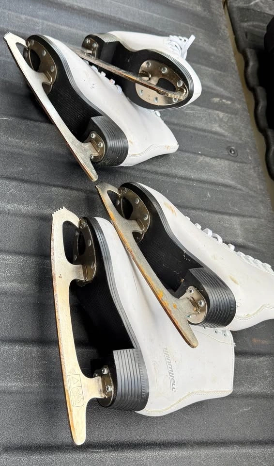 2 Pairs Winnwell Figure Skates - Size EUR 34 (Junior 3) - photo 5