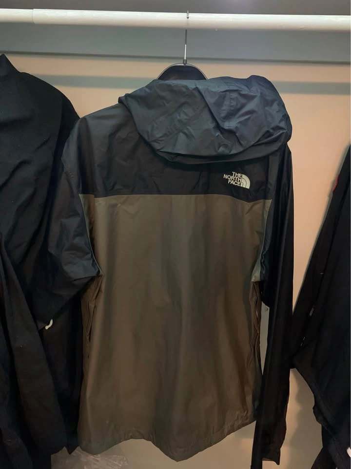 The north face water resistant windbreaker - photo 2